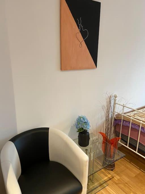 Luxury Apartment With Air Conditioning & Jaccuzzi Near Frankfurt Wiesbaden Hofheim am Taunus Exterior foto